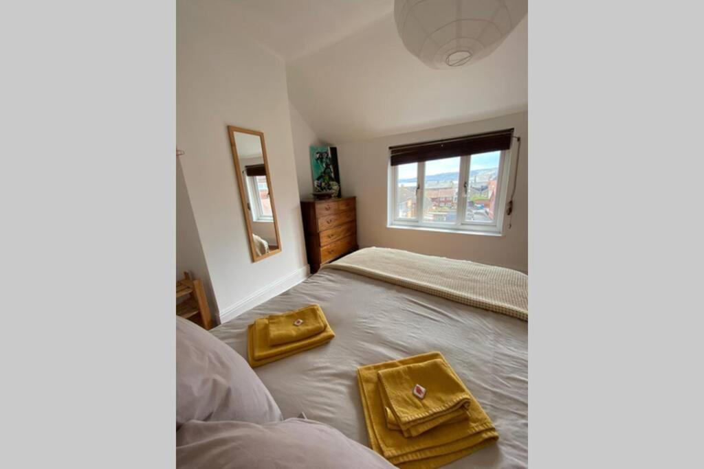 200 Year Old Large Townhouse With Sea Views Villa Скарбъро Екстериор снимка